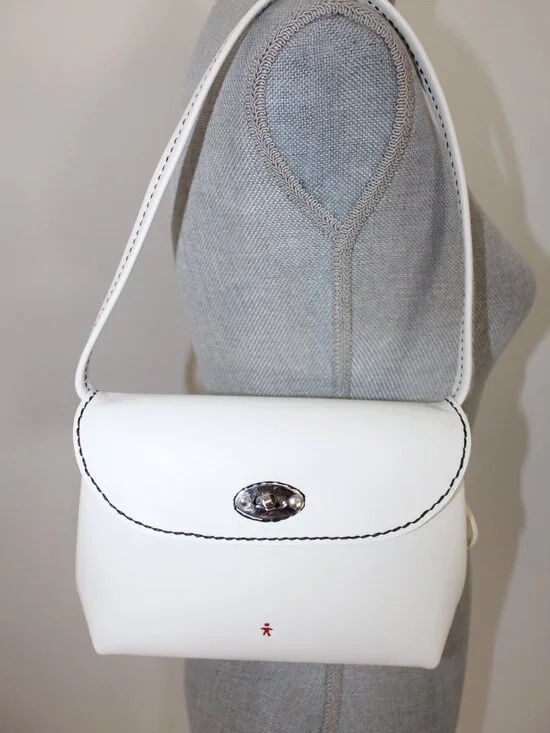 NEW Henry Beguelin White Shoulder Bag Omino Logo Turn Lock Handbag - Picture 2 of 16